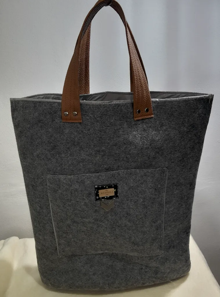 Tote Gris con Manijas Marrones
